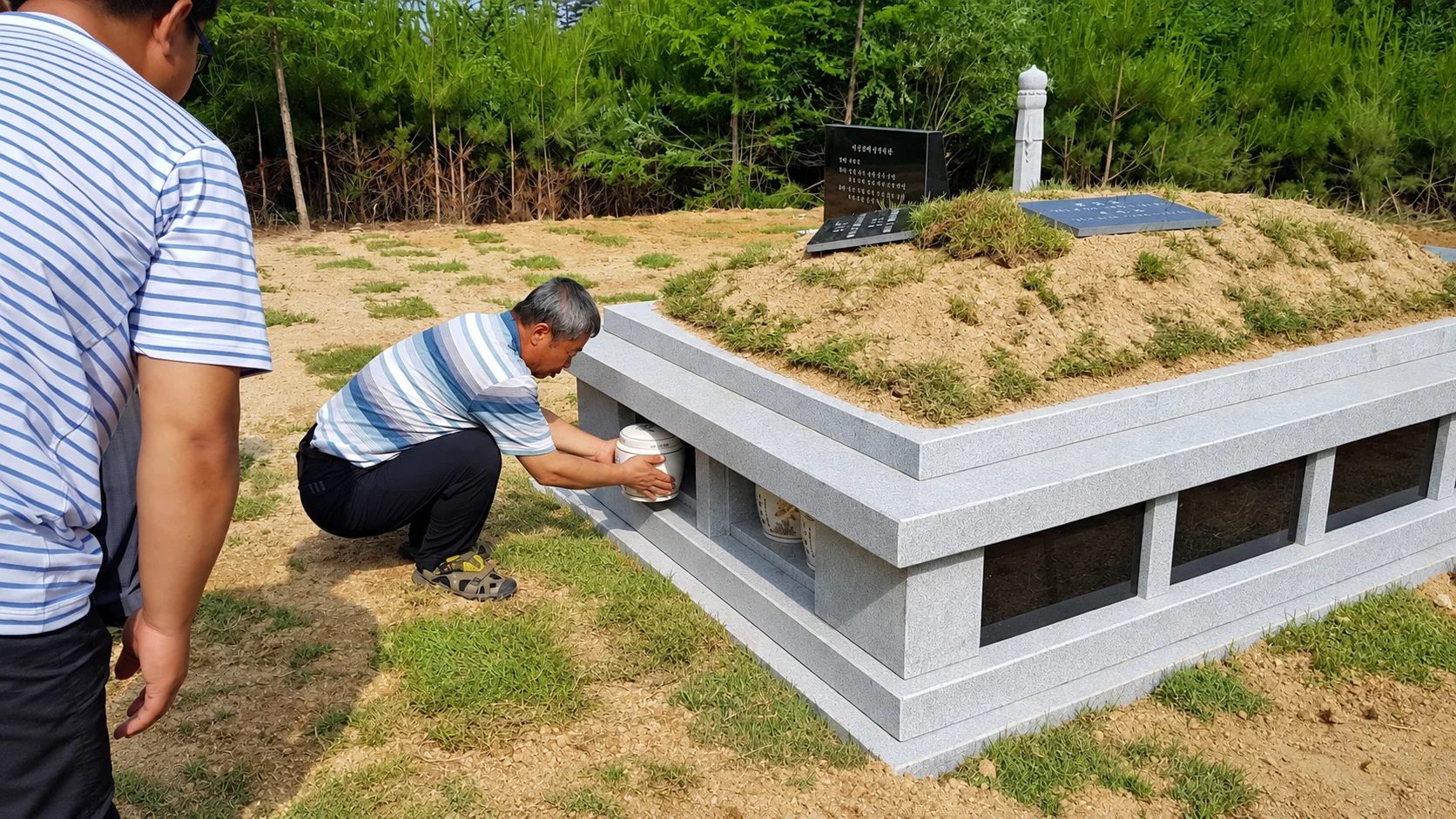 24기 봉안묘 설치 후 안치